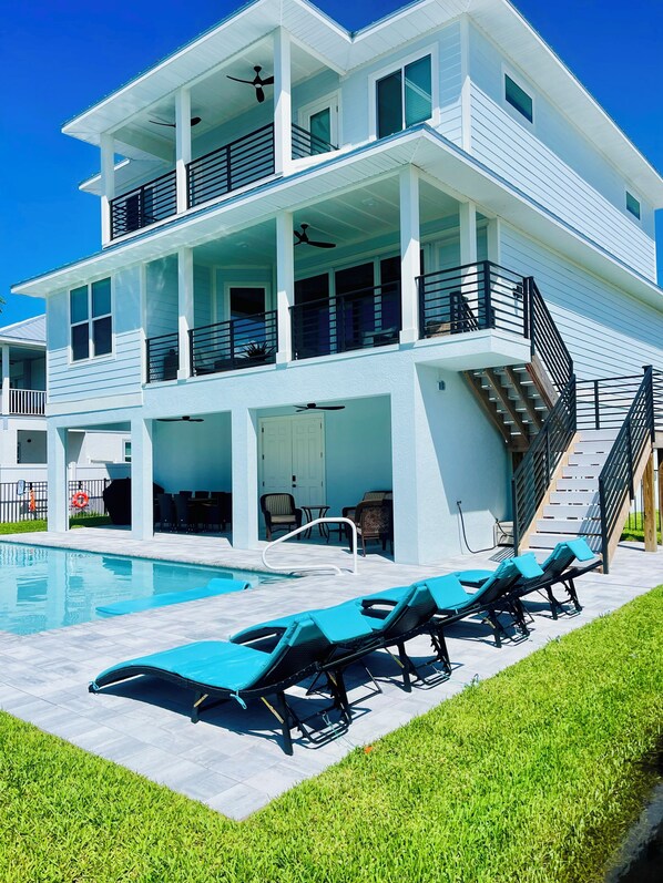 Pool - Spacious 5-bedroom house w/ Elevator, Canal, and heated pool Fort Myers Beach (Fort Myers Beach)