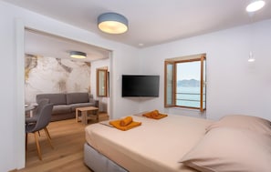 1 habitación, tabla de planchar con plancha, wifi gratis y ropa de cama