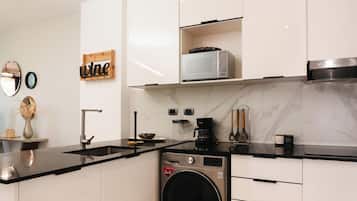 Frigorífic, microones, forn i placa de cuina