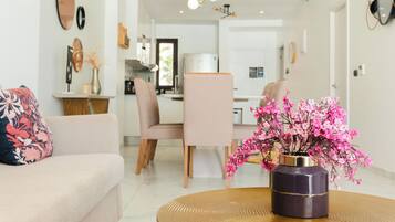 Smart TV, table tennis