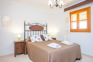3 bedrooms, iron/ironing board, free WiFi, bed sheets - ELS XIPRERS - Beautiful country house with private pool and WiFi (Porreres)