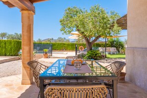 Outdoor dining - ELS XIPRERS - Beautiful country house with private pool and WiFi (Porreres)