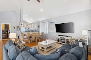 Interior - Seafoam by Avantstay 2 Blocks to Beach! (Panama City Beach)