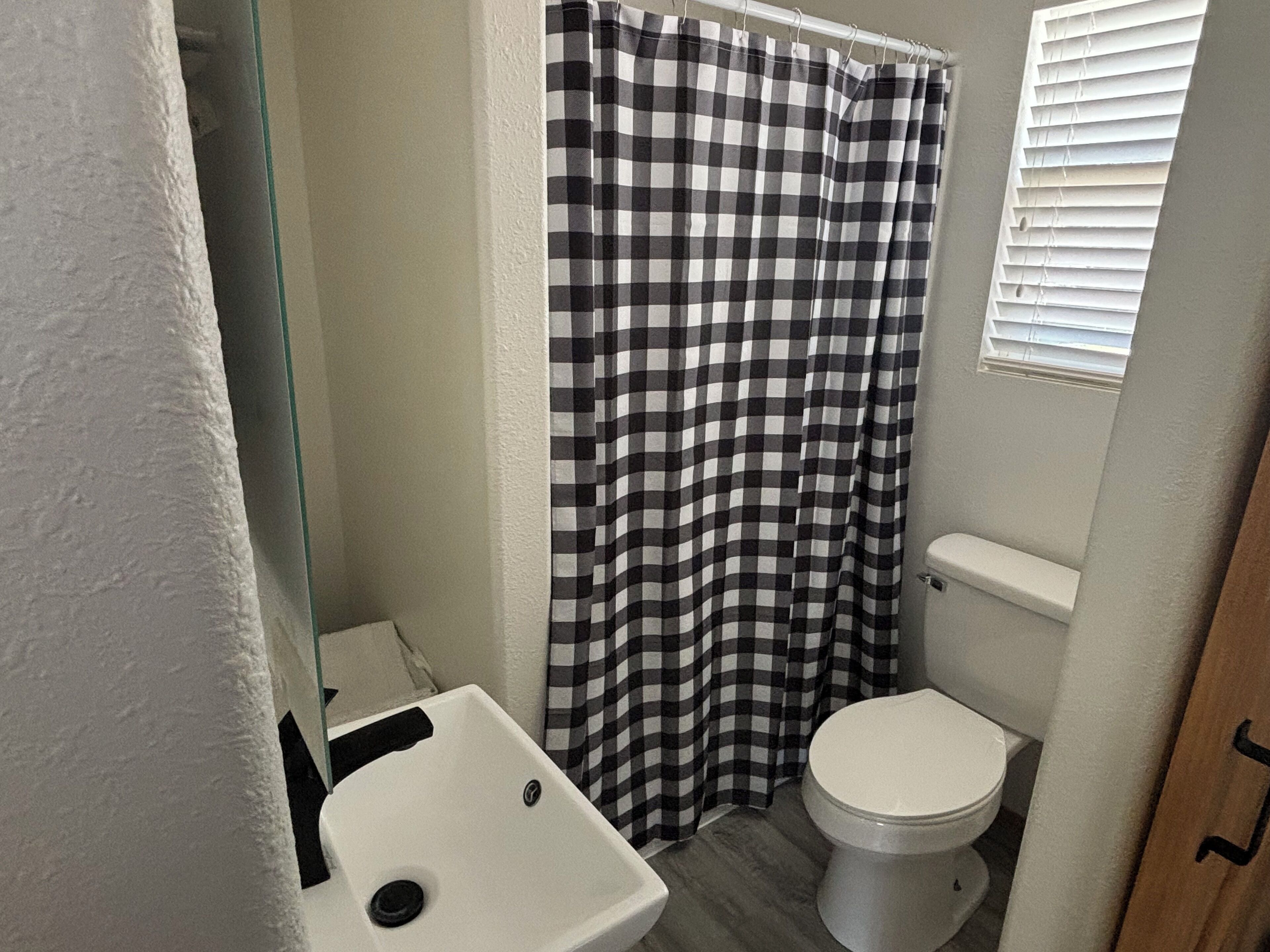 Charming cottage in terrific Sturgis with AC, WiFi