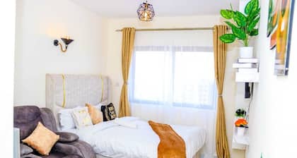 Studio Sleeps 2 with 24hr Check-in