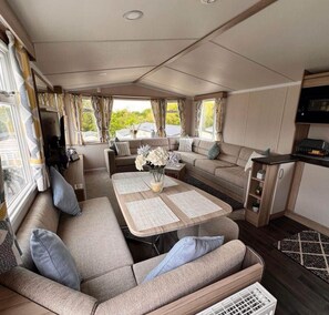 TV - Rockley Park Poole caravan-3Bed-On site Activities (Poole)