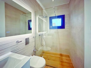 Shower, towels