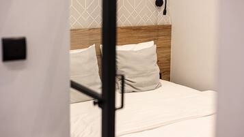 1 habitación, escritorio, tabla de planchar con plancha y wifi gratis