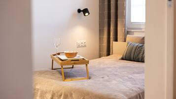 1 habitación, tabla de planchar con plancha, wifi gratis y ropa de cama