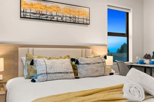 New stylish 1bedroom 1living /premium studio/kingbed/Unit A