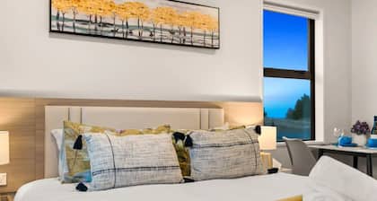 New stylish 1bedroom 1living /premium studio/kingbed/Unit A