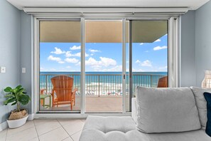 Interior - Shoreline Serenity by Avantstay Beachfront + Views! (Panama City Beach)