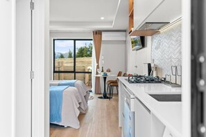 1 soverom, skrivebord, strykejern/-brett og wi-fi (inkludert)