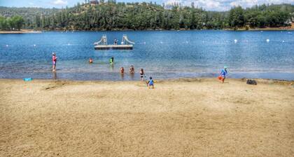 Home located on golf course with pool access, wifi, and outdoor dining