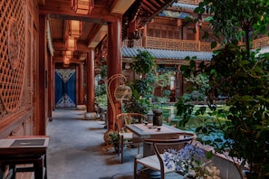 Courtyard - Spirited Silky Inn (Dali)