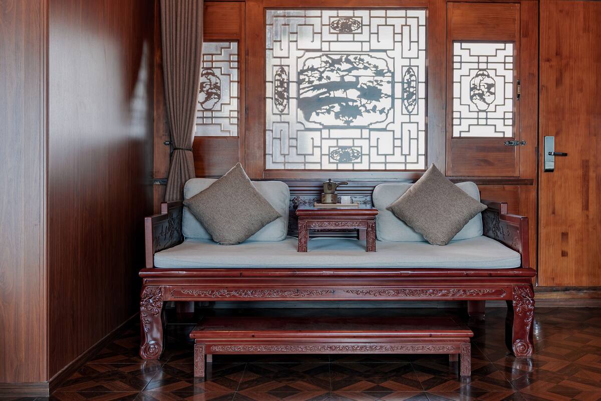 Signature Studio Suite, Multiple Beds | Premium bedding, desk, laptop workspace, blackout curtains