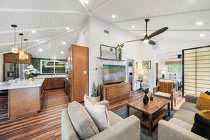 2 bedrooms, iron/ironing board, free WiFi, bed sheets - International Colony Club 28 Remodeled 2BD Cottage in Kaanapali (Lahaina)