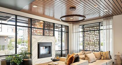 Cool Kirkland 1BR w/ Gym, Lounge, Balcony, A/C & W/D, by Blueground