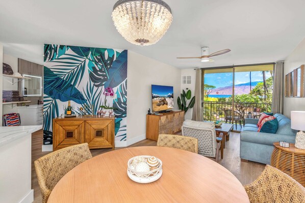 TV, offices - Hip Hawaiian Oceanfront Vistas (Kihei)