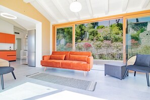 Living area - Luxury apartment with private access to the sea (Marciana)
