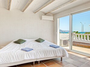 4 makuuhuonetta, työpöytä, silitysrauta/-lauta, Wi-Fi