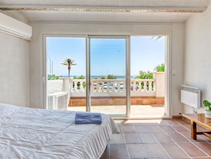 4 habitaciones, escritorio, tabla de planchar con plancha y wifi 