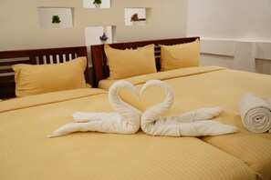 1 bedroom, hypo-allergenic bedding, desk, free WiFi