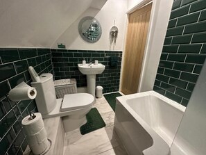 Hårføner, håndklær, såpe og sjampo