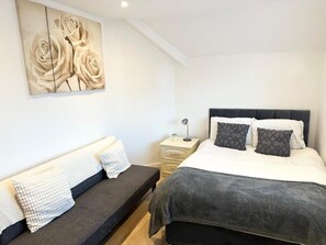 3 bedrooms, iron/ironing board, WiFi, bed sheets - 3 BR Sherwood Forest House with Free Parking (Nottingham)