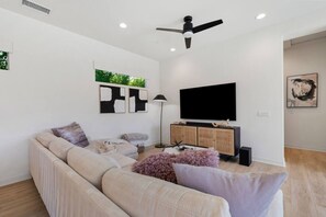 Smart TV - Casa Platino, Luxury PGA West home with Pool (La Quinta)