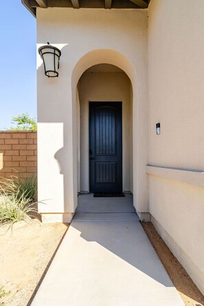Exterior detail - Casa Platino, Luxury PGA West home with Pool (La Quinta)