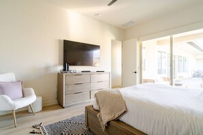 Desk, free WiFi, bed sheets - Casa Platino, Luxury PGA West home with Pool (La Quinta)