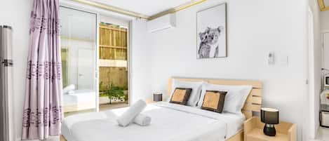 2 bedrooms, desk, WiFi, bed sheets