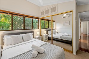 4 Schlafzimmer, Schreibtisch, Bügeleisen/Bügelbrett, kostenloses WLAN