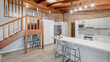 Réfrigérateur, micro-ondes, four, lave-vaisselle