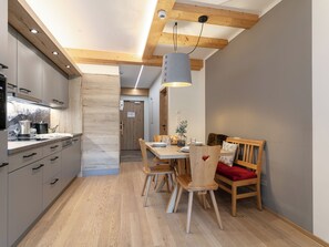 Fridge, microwave, stovetop, dishwasher - Great apartment stay with a sauna and a balcony (Haus im Ennstal)