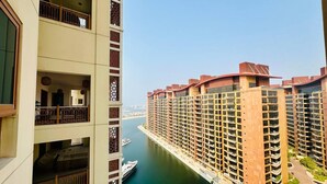 Apartment | 2 bedrooms - Manzil - 2BR Home With Waterfront Views in Palm (Dubai)