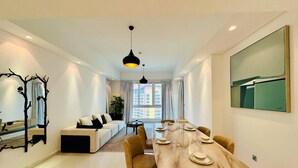 Apartment | 2 bedrooms - Manzil - 2BR Home With Waterfront Views in Palm (Dubai)