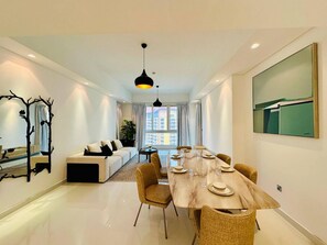 Apartment | 2 bedrooms - Manzil - 2BR Home With Waterfront Views in Palm (Dubai)