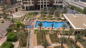 Apartment | 2 bedrooms - Manzil - 2BR Home With Waterfront Views in Palm (Dubai)