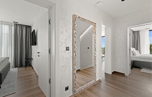 4 bedrooms, travel crib, free WiFi, bed sheets - Amazing home in Nova Vas with sauna (Nova Vas)