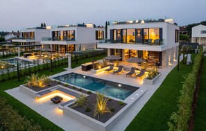 Et oppvarmet basseng