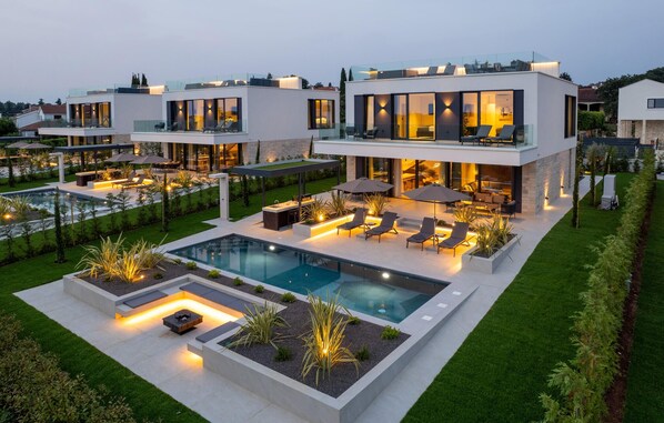 A heated pool - Amazing home in Nova Vas with sauna (Nova Vas)