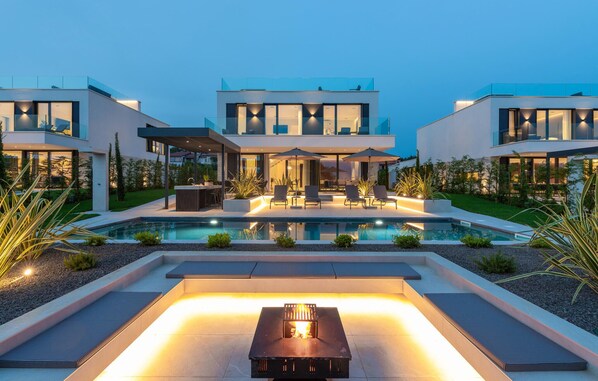 A heated pool - Amazing home in Nova Vas with sauna (Nova Vas)