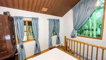 1 bedroom, desk, bed sheets