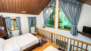 1 bedroom, desk, bed sheets - House with hot pool and forest view, Baguio. Tuba, Benguet. (Tuba)