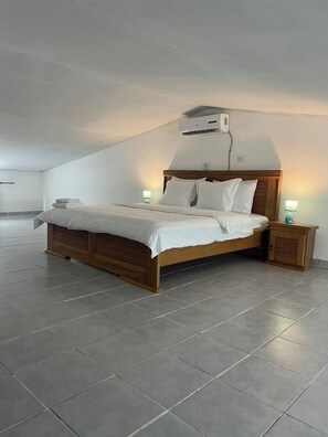 2 habitaciones, tabla de planchar con plancha y acceso a internet