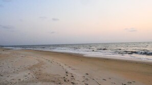 På stranden