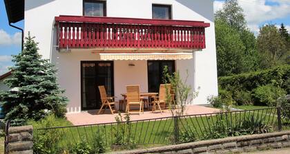 Ferienwohnung 'Villa Hilde' mit Bergblick, privater Terrasse und Wi-Fi