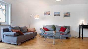 Fernseher, DVD-Player, Stereoanlage